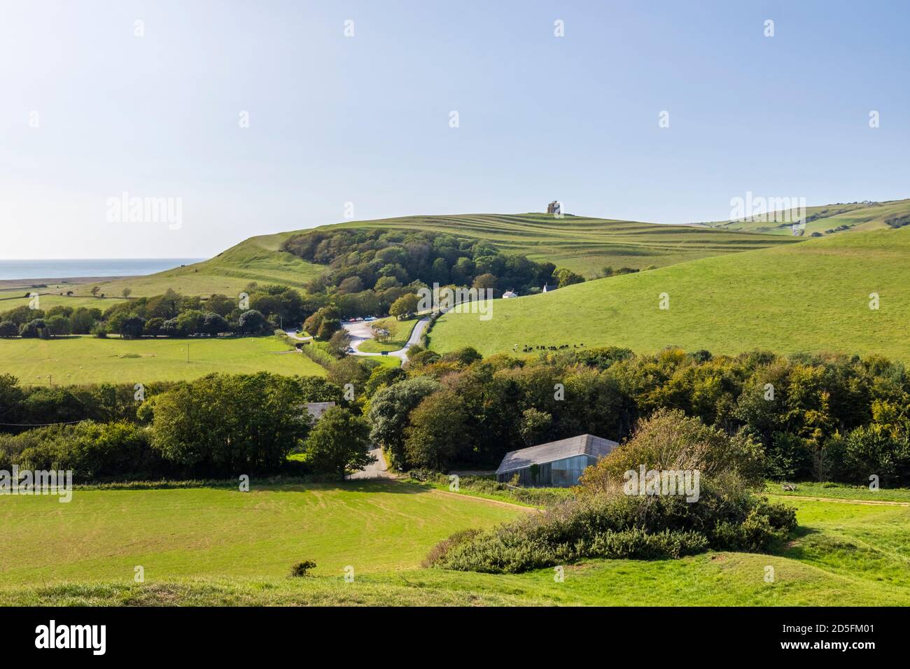 Cappella di Santa Caterina, dedicata a Santa Caterina d'Alessandria, su una collina sopra il villaggio di Abbotsbury in Dorset, visto dal percorso della costa sud-occidentale Foto Stock