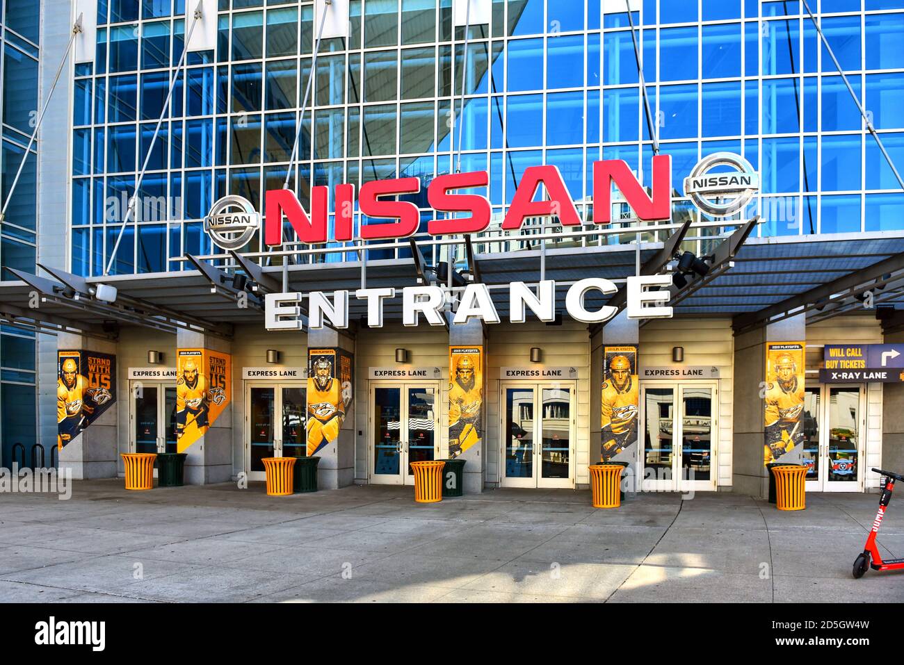 Nashville, TN, USA - 21 settembre 2019: La Bridgestone Arena ospita i predatori di Nashville della NHL dal 1998. Si trova su Broadw Foto Stock