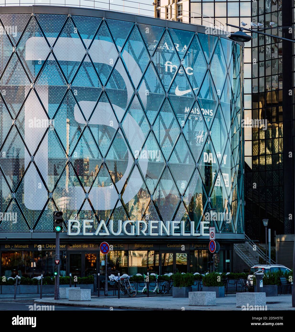 Centro commerciale Beaugrenelle a Parigi, Francia Foto Stock