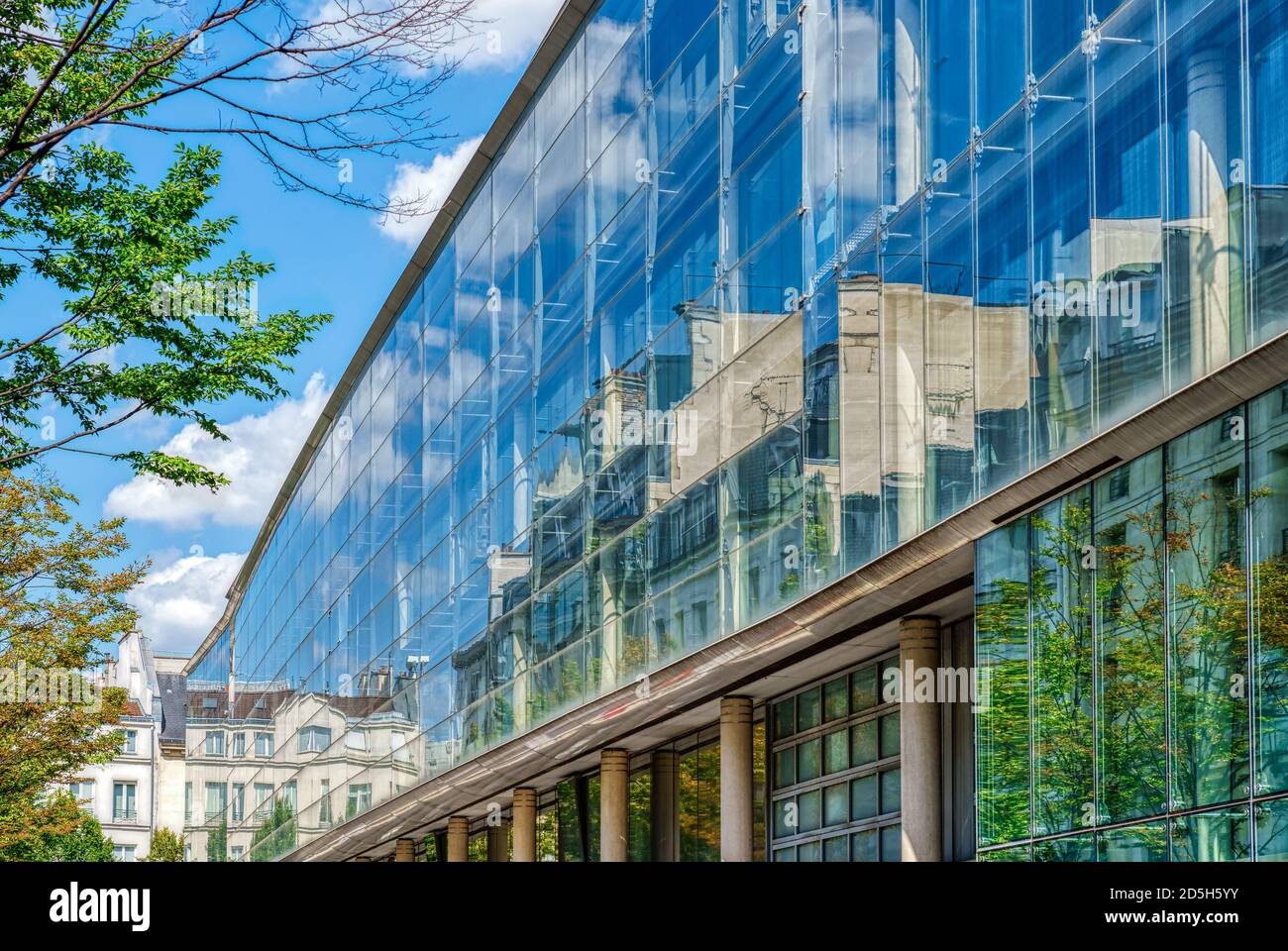 Edificio in vetro a Piazza Marche Saint-Honore - Parigi, Francia Foto Stock