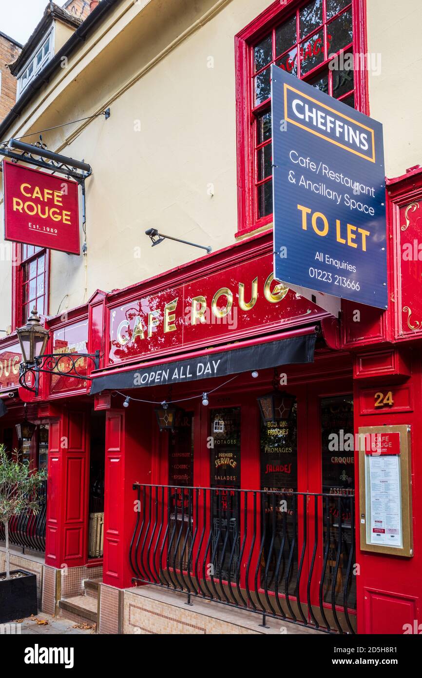 Cafe Rouge closing - il ristorante Cafe Rouge a Cambridge è permanentemente chiuso e sito per lasciare come conseguenza della pandemia di Coronavirus Covid-19. Foto Stock
