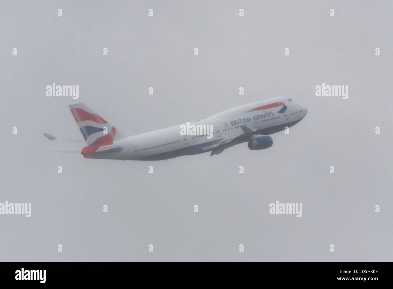 Addio per British Airways Boeing 747 Jumbo Jet Airliner aereo G-CIVY dopo la crisi COVID-19. Ultima a lasciare Heathrow dirigendosi verso la nuvola per rottamare Foto Stock