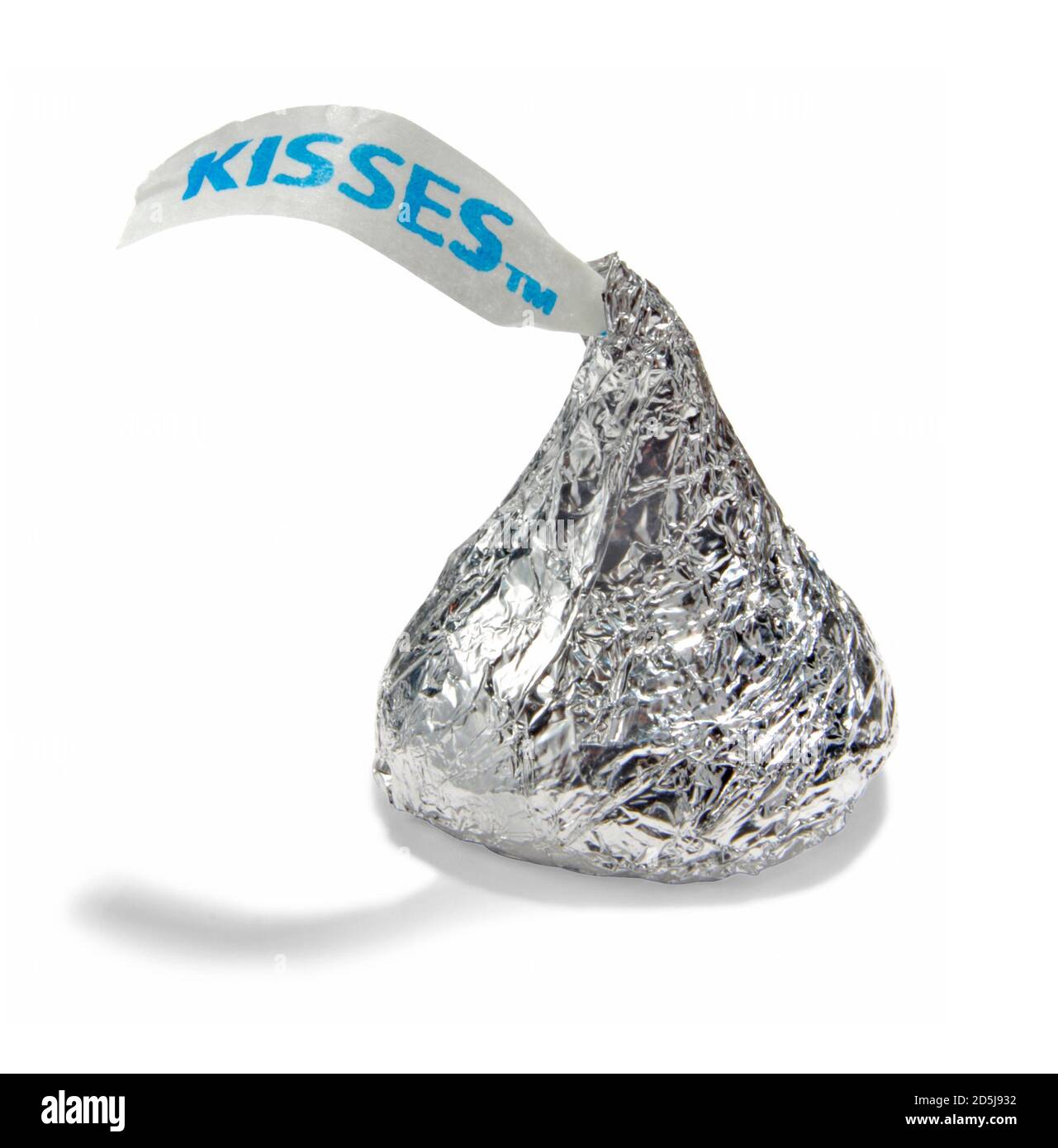 Un bacio di cioccolato di Hershey avvolto individualmente fotografato su un bianco sfondo Foto Stock