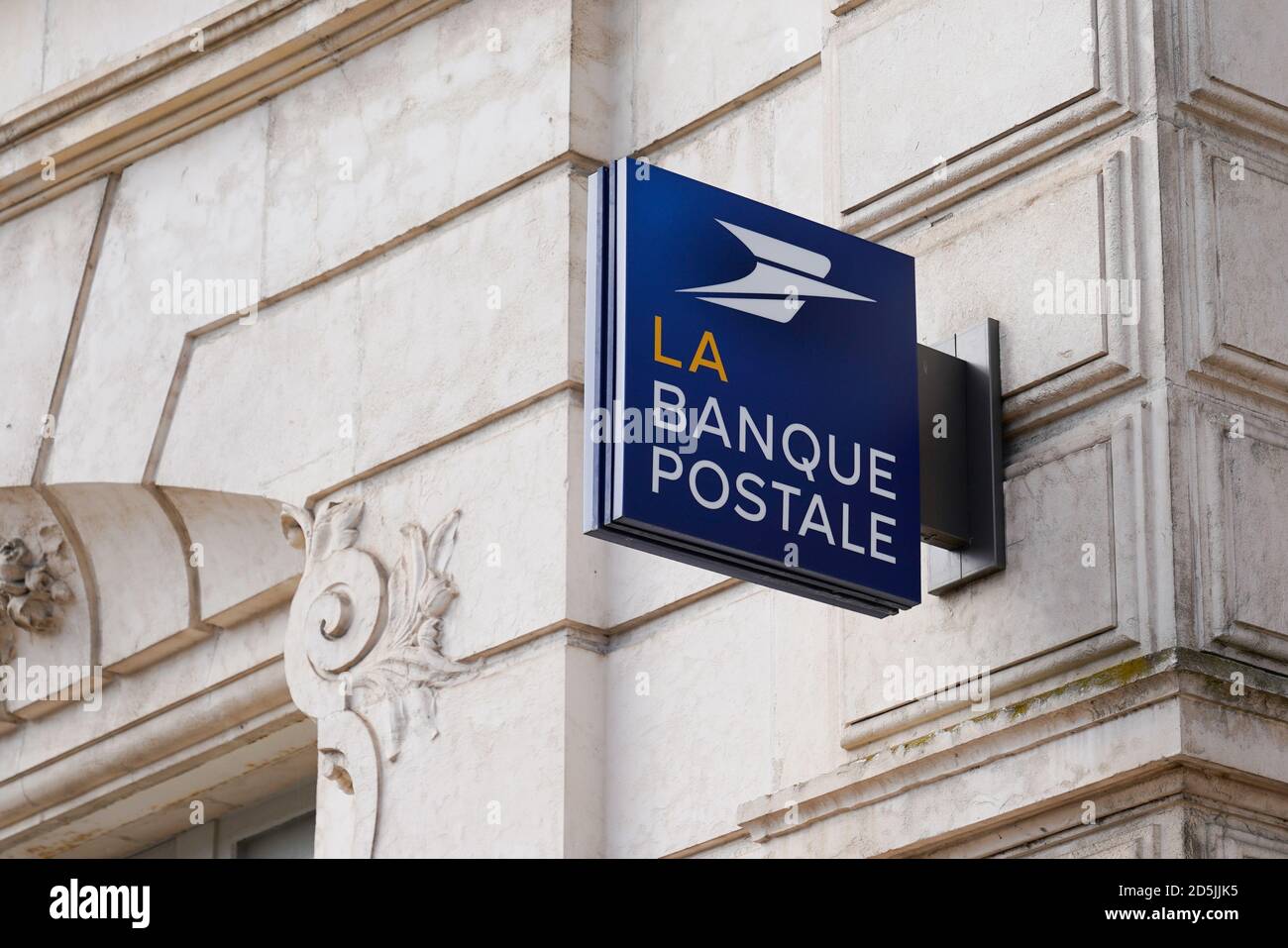 Bordeaux , Aquitaine / Francia - 10 10 2020 : la Banque Postale logo blu e segno di ufficio Agenzia postale francese Foto Stock