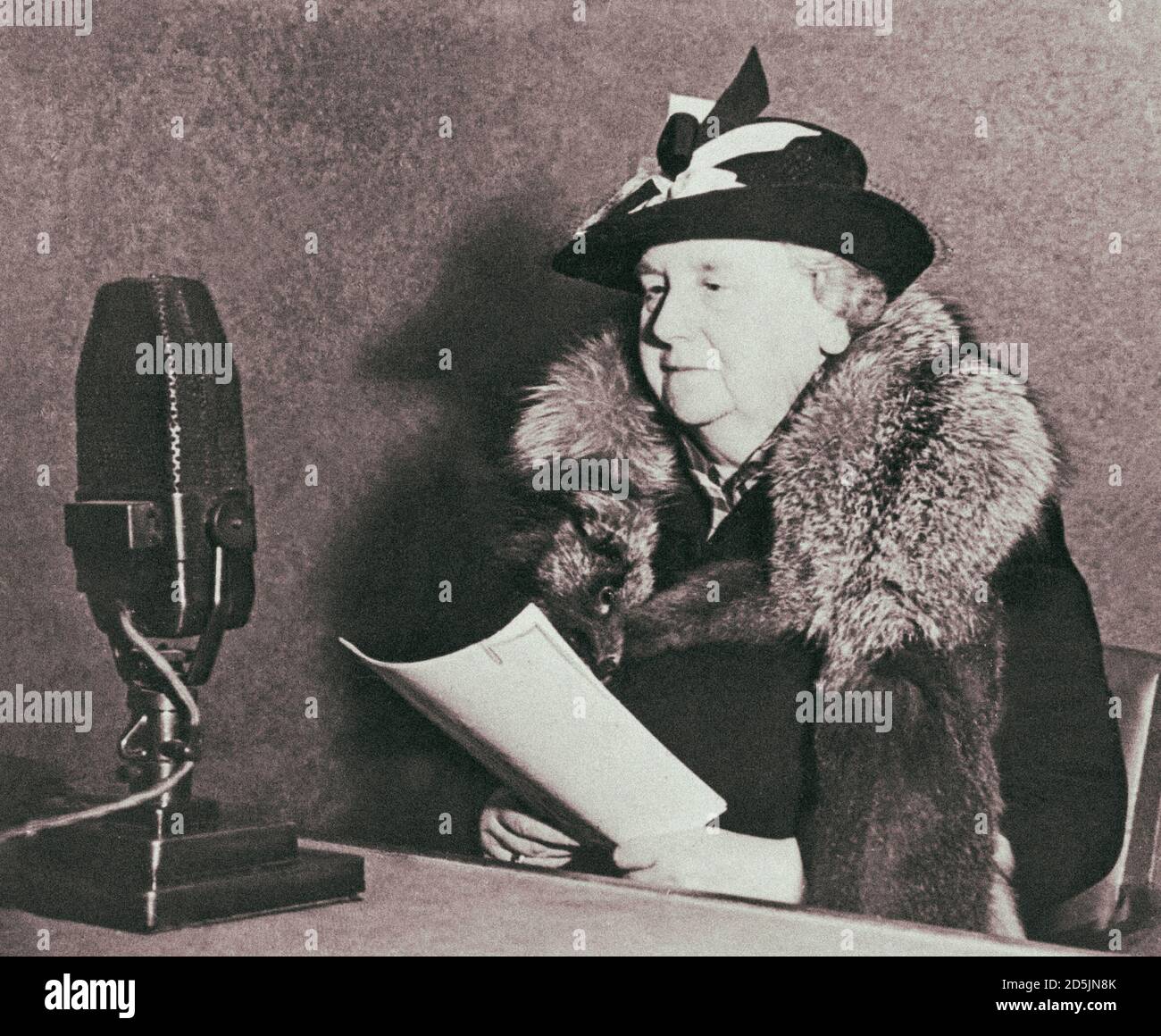 Wilhelmina Helena Paulina Maria Regina dei Paesi Bassi parla alla radio britannica. 1940 nel maggio 1940, dopo l’attacco della Germania all’Olanda, la regina Wilhelmin Foto Stock