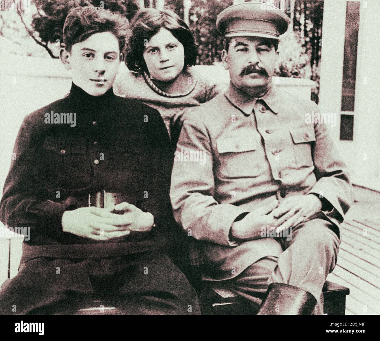 Foto archivistica di Joseph Stalin con suo figlio, Vasily, e una figlia, Svetlana. anni '30 Foto Stock