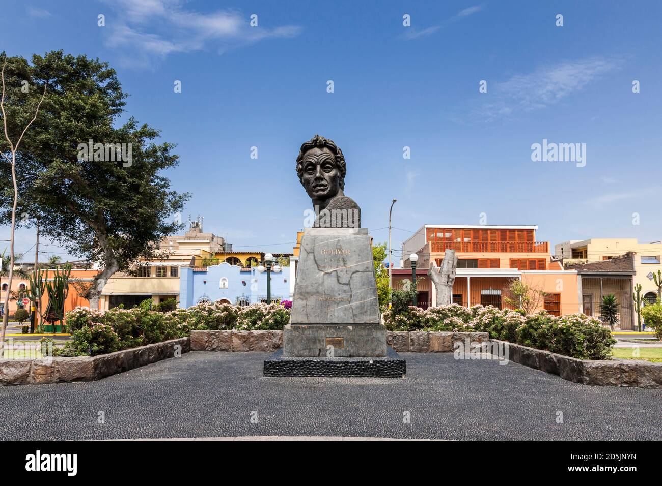 Statua di Simón Bolivar a Plaza Bolivar, da 'Museo Nazionale di Archeologia, Antropologia e Storia del Perù', Lima, Perù, Sud America Foto Stock