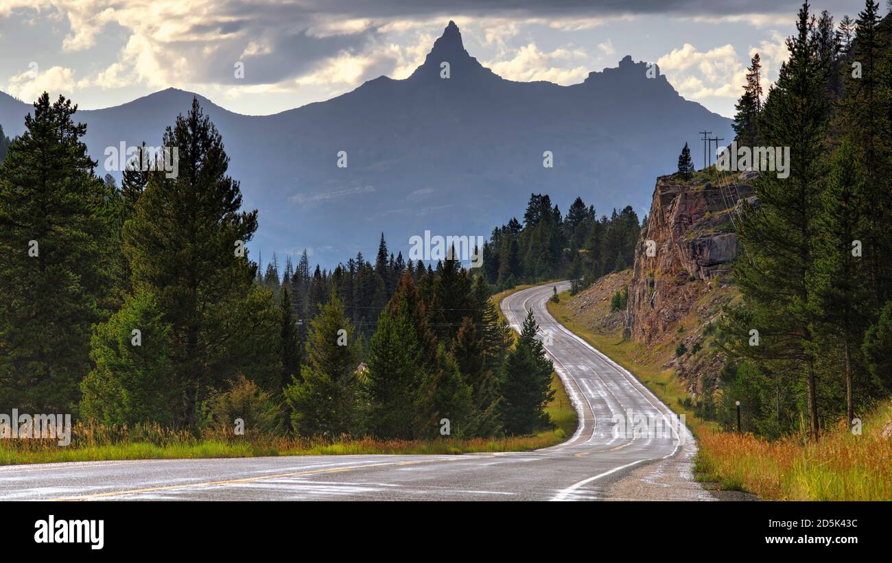 Chief Joseph Scenic Byway, Road 296, Wyoming, USA. Vista panoramica delle Montagne Rocciose dalla strada panoramica Chief Joseph Foto Stock