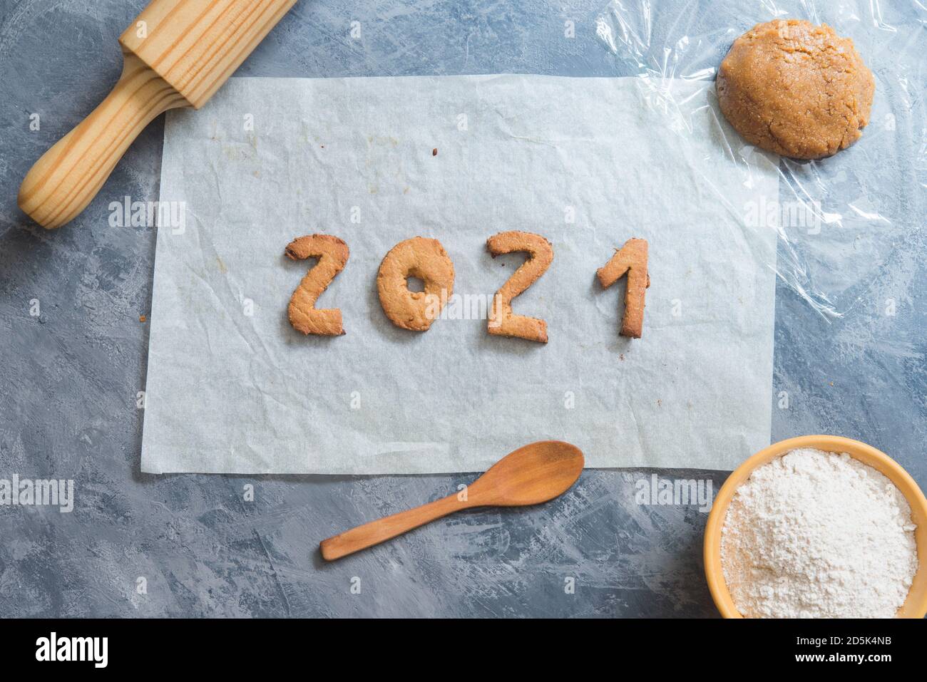 Biscotti di Natale con le lettere buon Natale 2021 Foto Stock