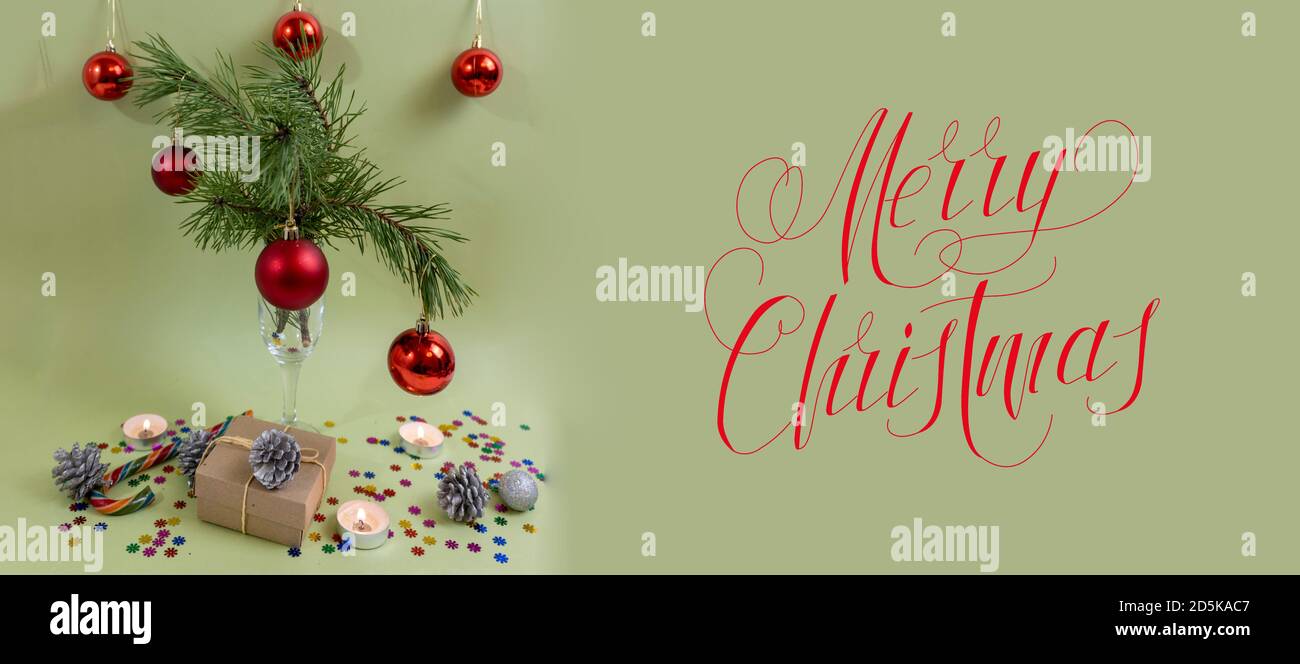 Buon Natale e Felice Anno Nuovo. Biglietto, banner, piatto, volantino, poster, biglietto d'auguri con testo - buon Natale Foto Stock