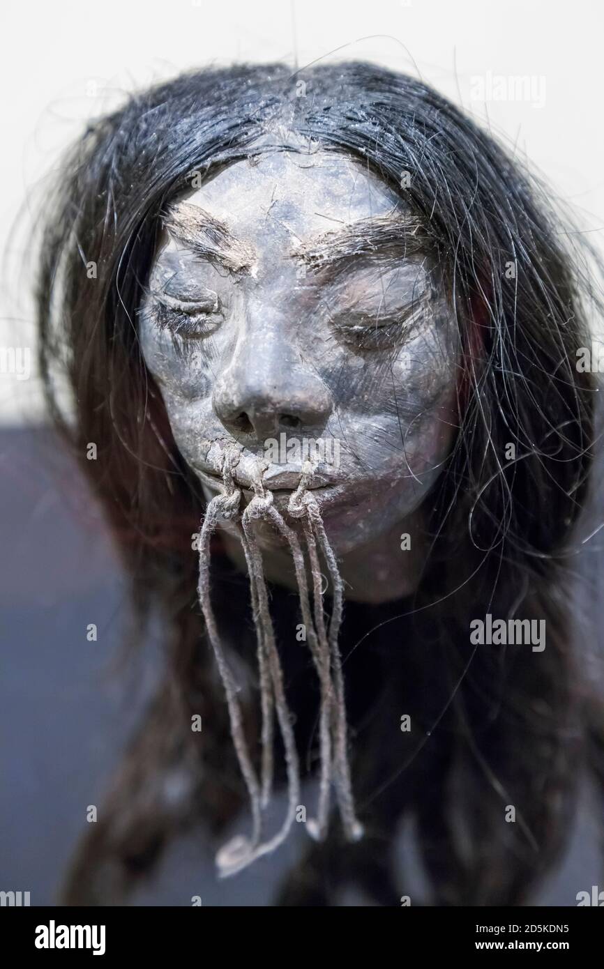 Shrunken testa di Amazzonia, la galleria di cultura amazzonica, 'Museo Nazionale di Archeologia, Antropologia e Storia del Perù', Lima, Perù, Sud America Foto Stock