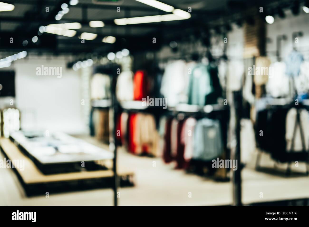 Astratto sfondo offuscato del negozio di abbigliamento interno Foto Stock