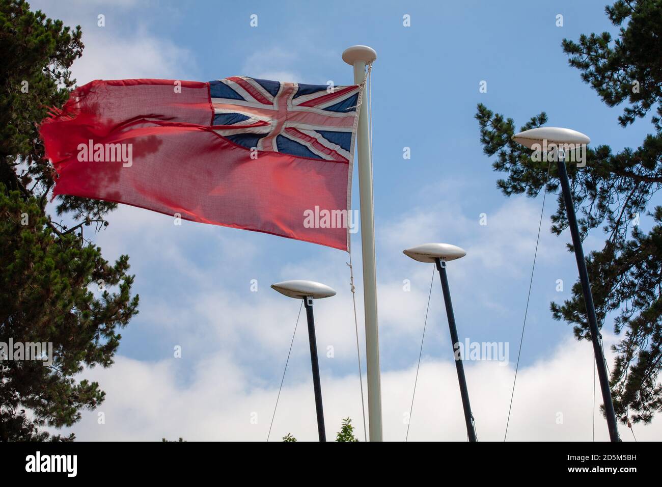 Bandiera britannica vola su alberi di dinghie a vela. Foto Stock