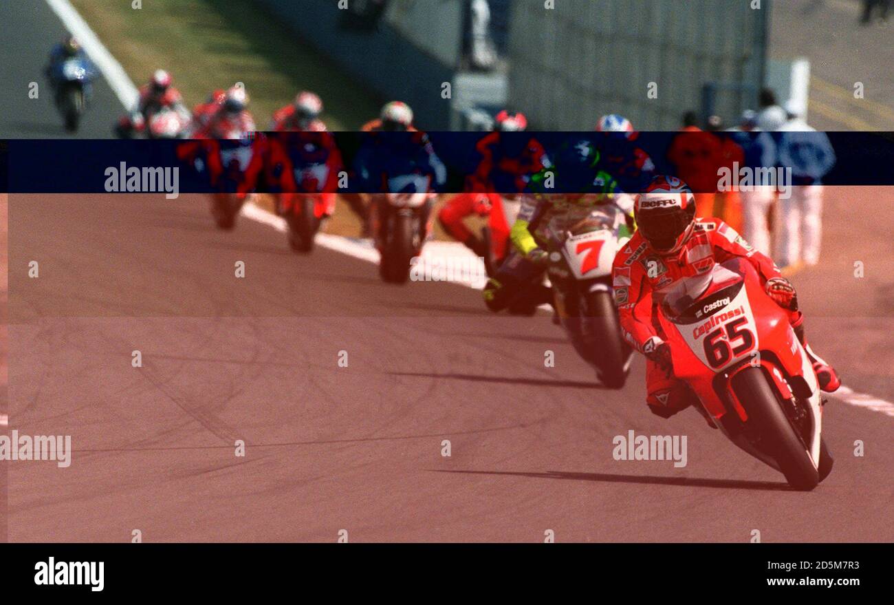 Loris Capirossi guida una battaglia centrocampista. Foto Stock