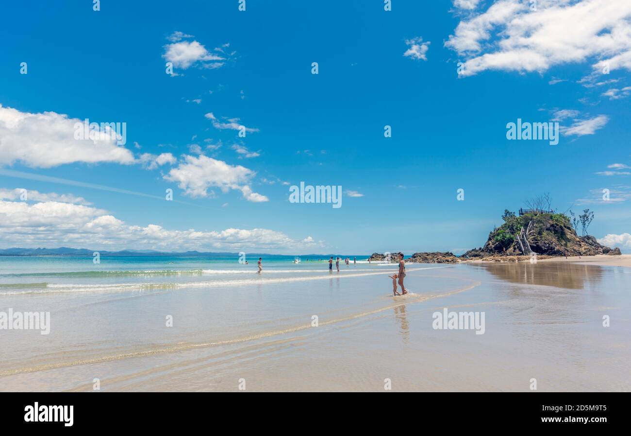 Byron Bay, nuovo Galles del Sud, Australia. Spiaggia. Cape Byron, appena fuori città, è il punto più orientale dell'Australia continentale. Foto Stock