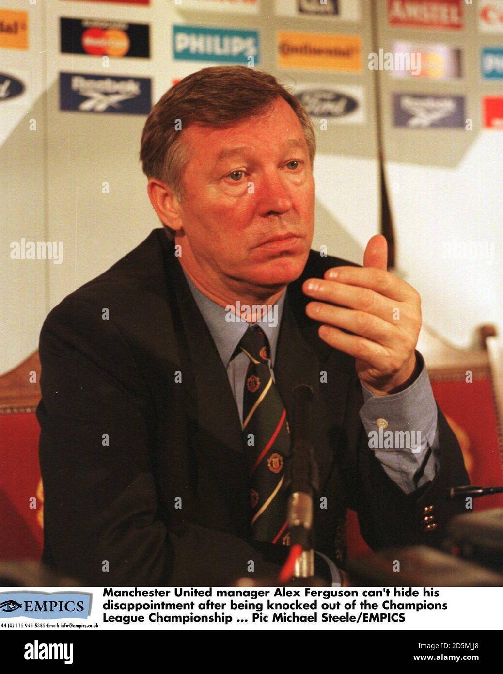 Il manager del Manchester United Alex Ferguson non può nascondere la sua delusione dopo Essere stato eliminato dal Champions League Champions Champions Champions Champions Foto Stock