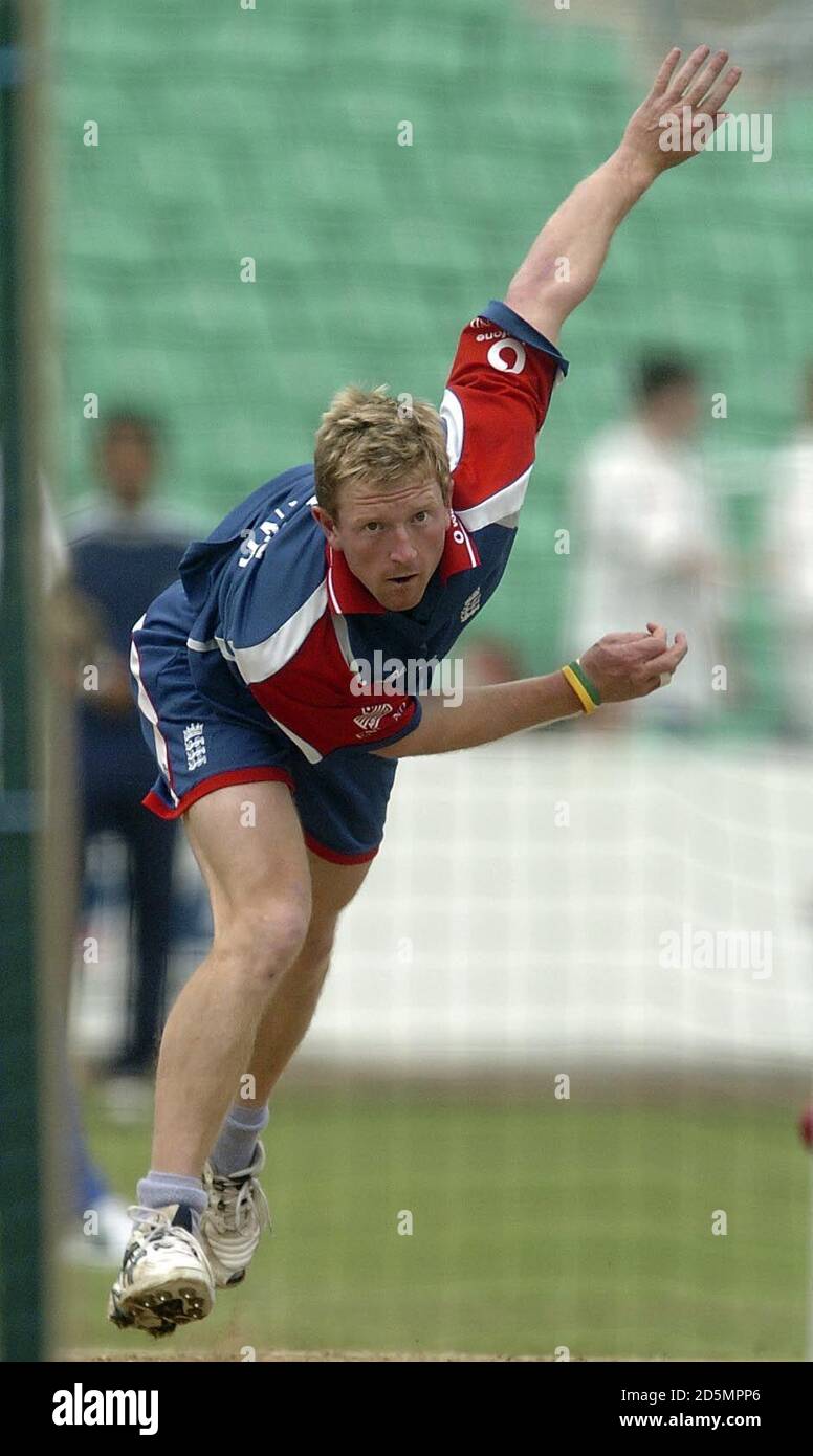 Paul Collingwood dell'Inghilterra in azione durante la sessione di reti a Brit Ovale Foto Stock