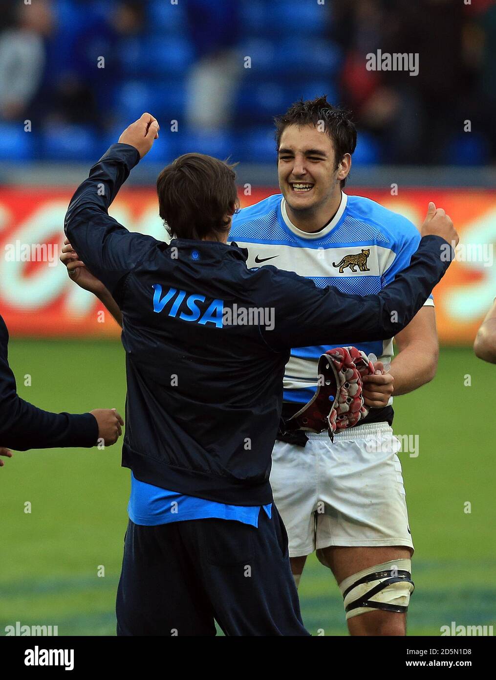 Franco Molina (a destra) dell'Argentina celebra la vittoria dei suoi  schieramenti sul Sud Africa durante la partita Under 20's Rugby Union World  Cup presso l'AJ Bell Stadium di Salford Foto stock -