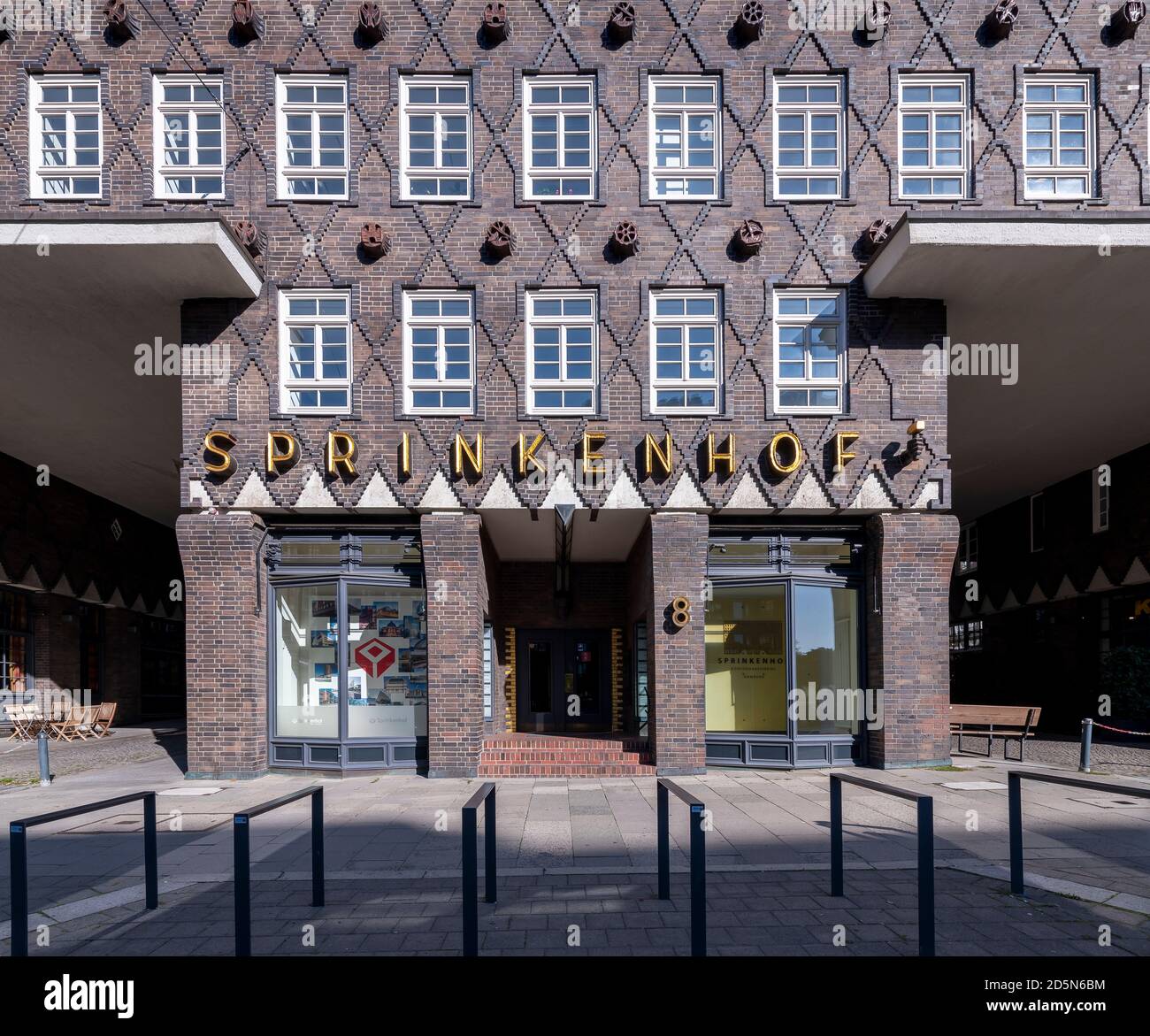 Sprinkenhof ad Amburgo. Progettato da Fritz Höger, completato nel 1924. Un esempio estremo dello stile architettonico dell'espressionismo di Brick degli anni '20. Foto Stock