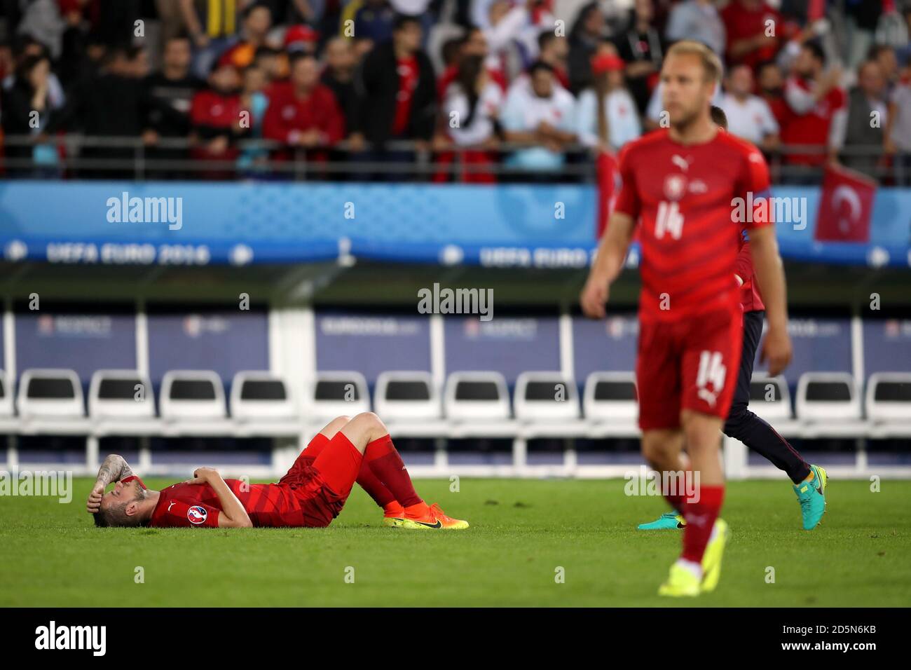 Daniel Pudil e Daniel Kolar (a destra) della Repubblica Ceca sono a sinistra espulso dopo il fischio finale Foto Stock