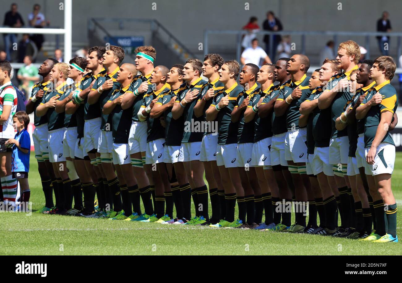 La squadra sudafricana si è schierata per cantare il loro inno nazionale  Foto stock - Alamy