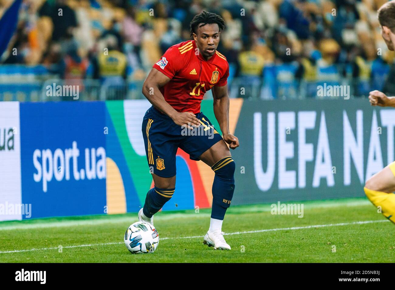 Kiev, Ucraina. 13 ottobre 2020. Adama Traore di Spagna in azione durante la partita della UEFA Nations League tra Ucraina e Spagna allo stadio NSK Olimpiyskiy il 13 ottobre 2020 a Kiev, Ucraina. Credit: Dax Images/Alamy Live News Foto Stock