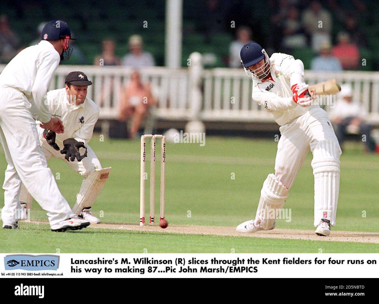 Wilkinson (R) del Lancashire slicciò i pugnalesi del Kent per quattro corse sulla sua strada per fare 87 Foto Stock
