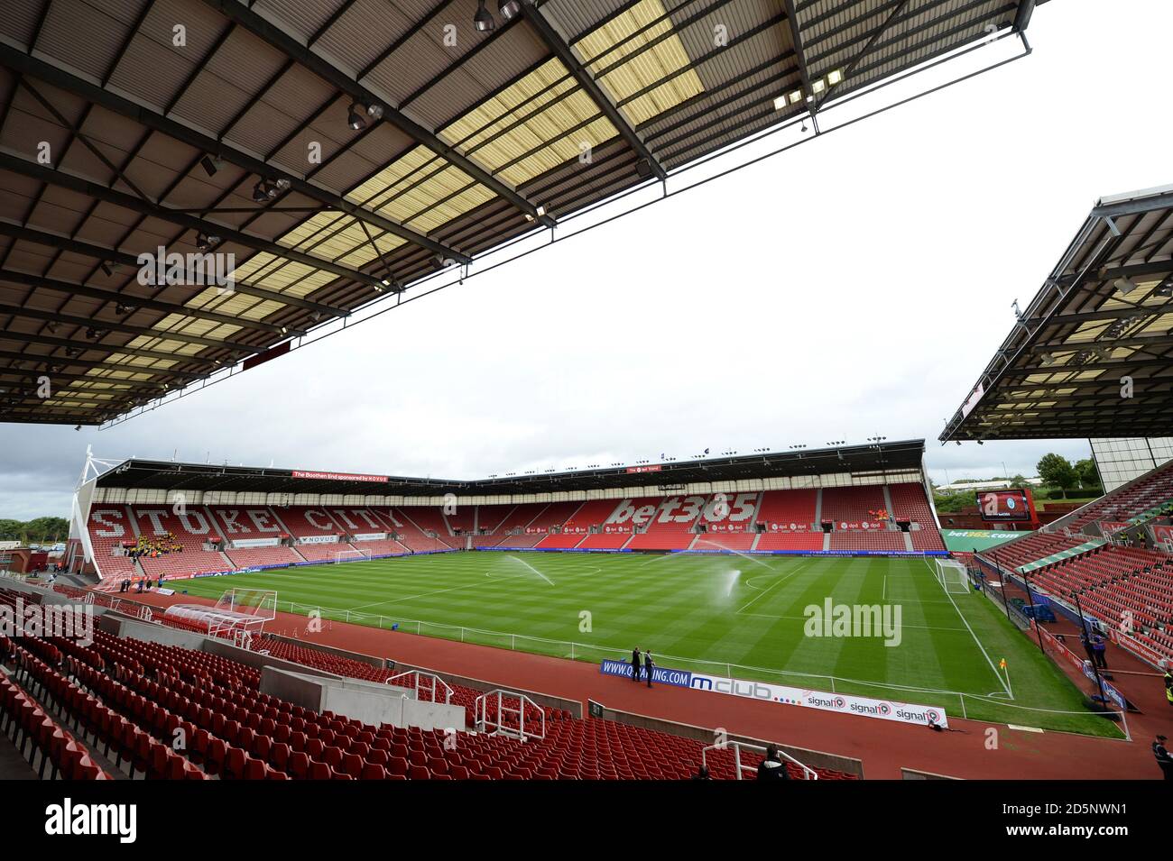 Una vista dello Stadio Bet365, casa dello Stoke City FC Foto Stock