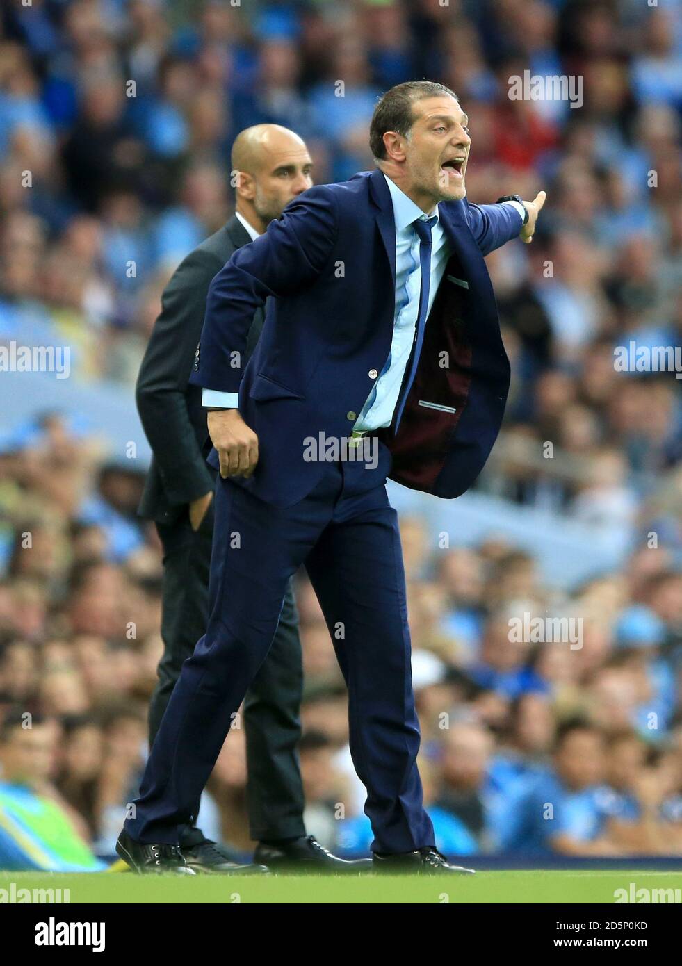 West Ham United manager Slaven Bilic gesti sul perimetro Foto Stock