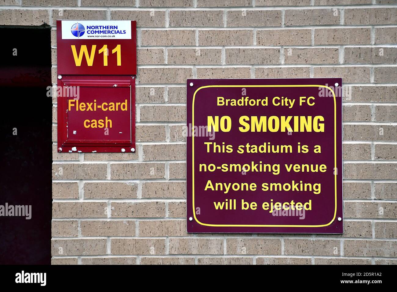 Cartello No Smoking al Northern Commerals Stadium a Valley Parata Foto Stock