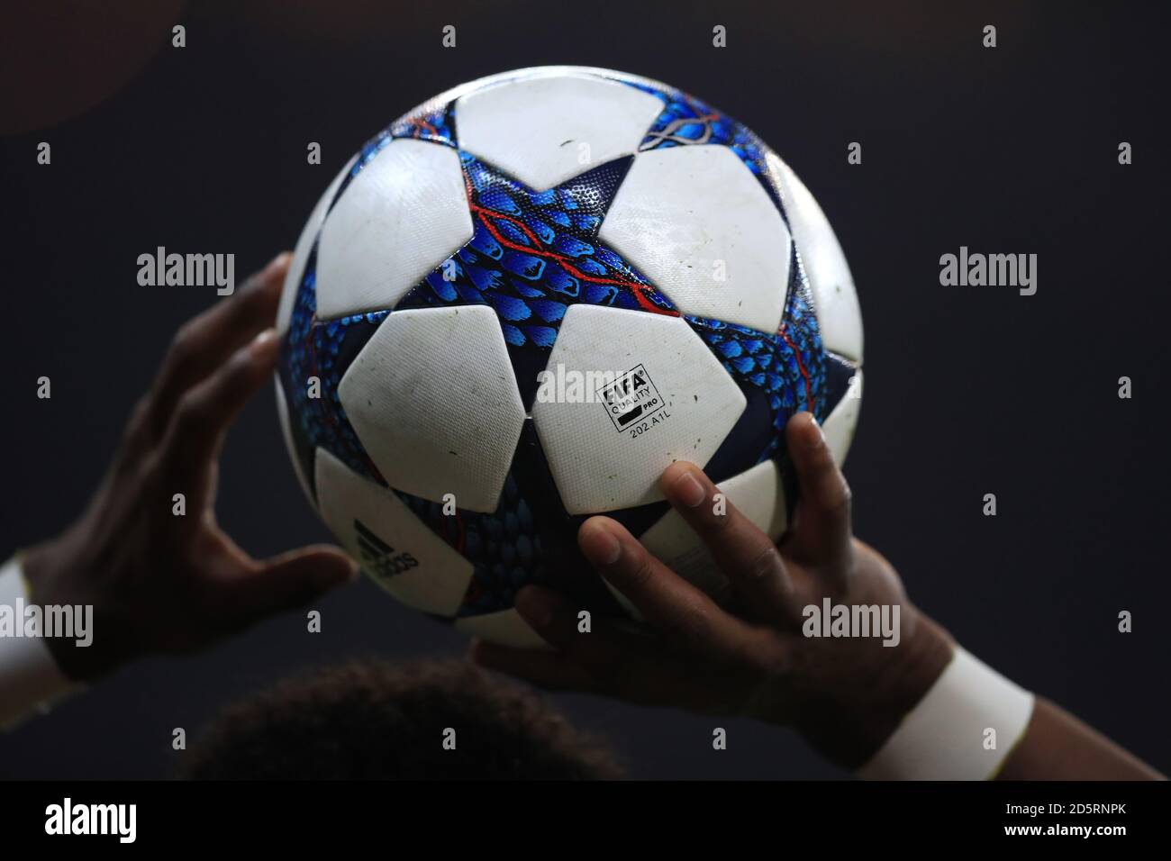 Una visione generale di una palla Adidas della UEFA Champions League Foto Stock
