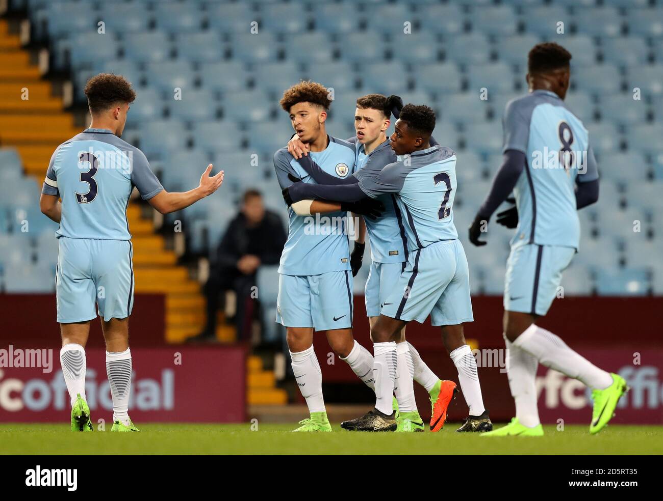 Jadon Sancho di Manchester City celebra il primo gol del suo fianco del gioco Foto Stock