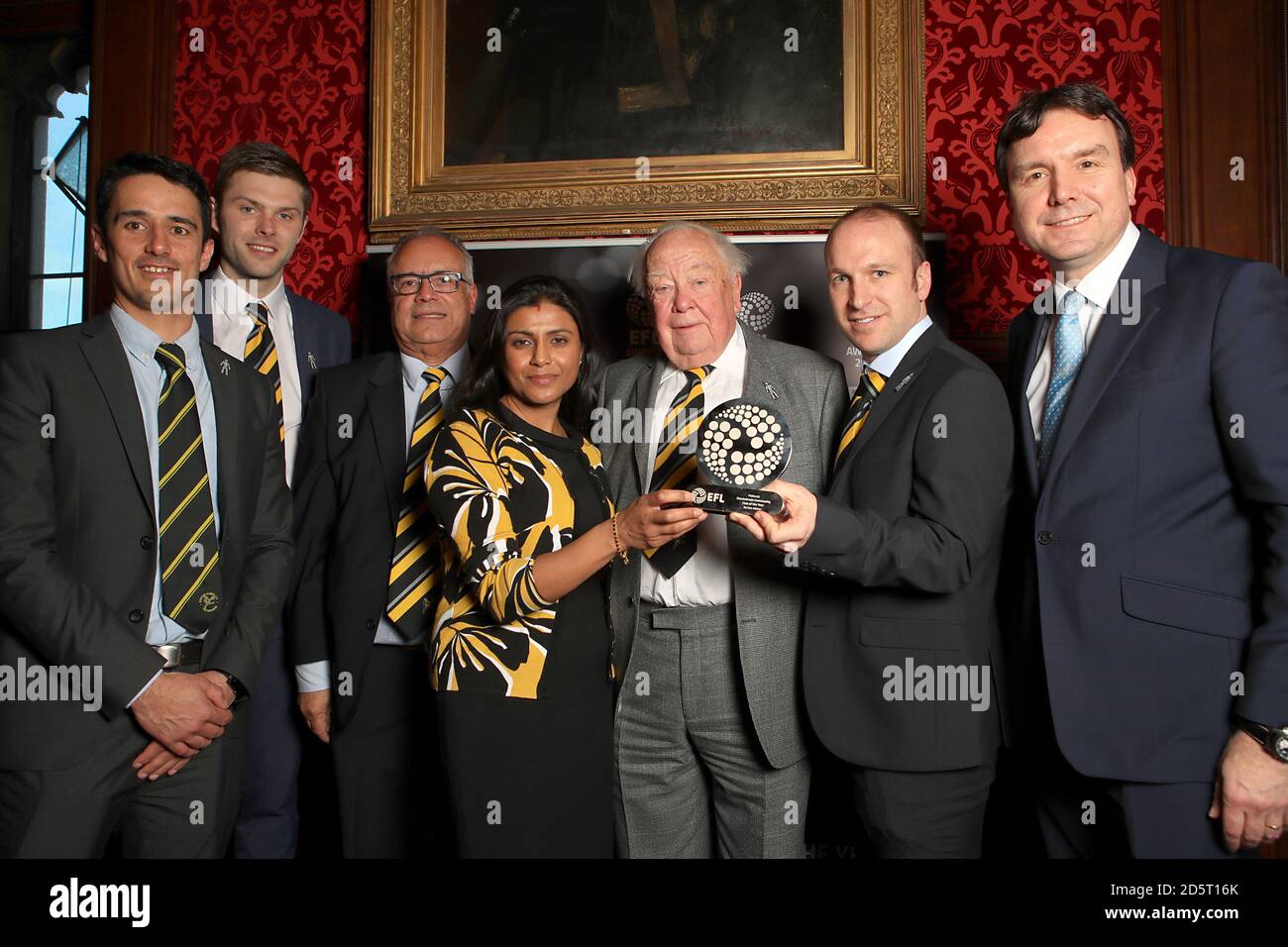 Rappresentanti dei vincitori Burton Albion del Play Midlands Checkatrade Community Club dell'anno durante l'EFL Community Awards - Checkatrade Community Club dell'anno 2017 tenutosi alla House of Commons di Londra. Foto Stock