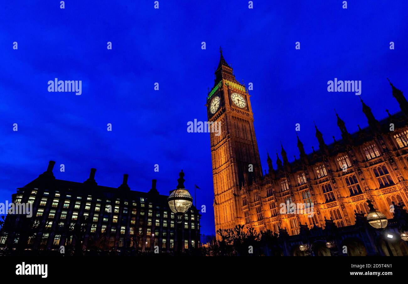 Una veduta generale del Palazzo di Westminster, il luogo d'incontro della Camera dei Comuni e della Camera dei Lord Foto Stock