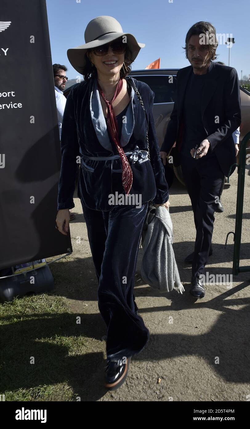 Sadie Frost partecipa quest'anno al Cheltenham Festival per un giorno di sport ed eccitamento emozionanti Foto Stock