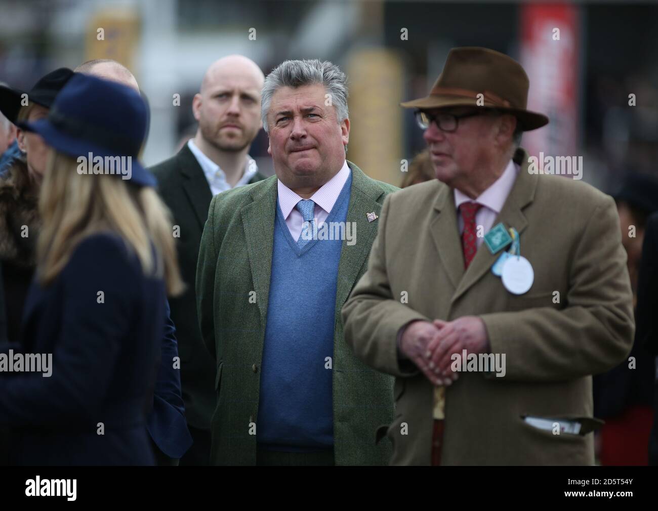 L'allenatore Paul Nicholls nell'anello della parata durante la festa di San Patrizio Giorno del Cheltenham Festival 2017 Foto Stock