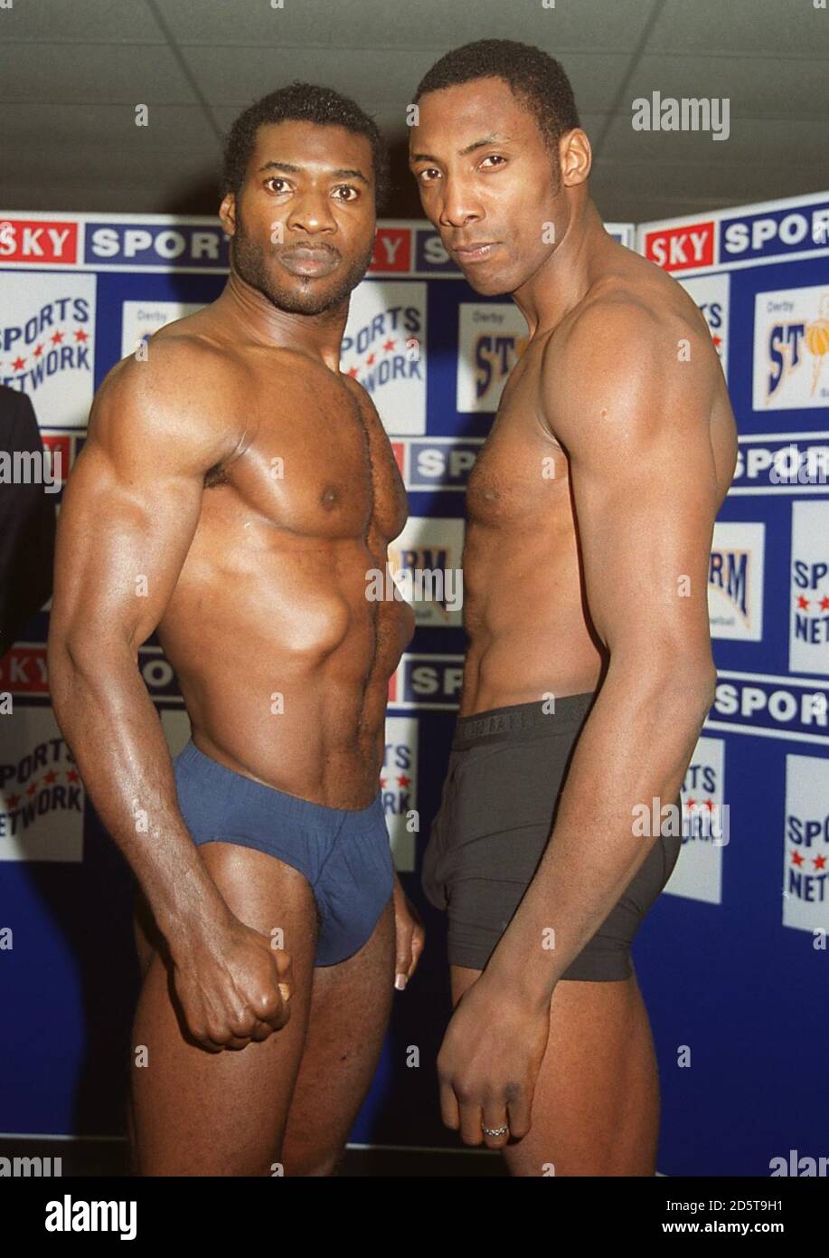 Carl Thompson, partito, e Johnny Nelson al peso-in per la WBO Cruiserweight lotta a Derby Sabato Foto Stock