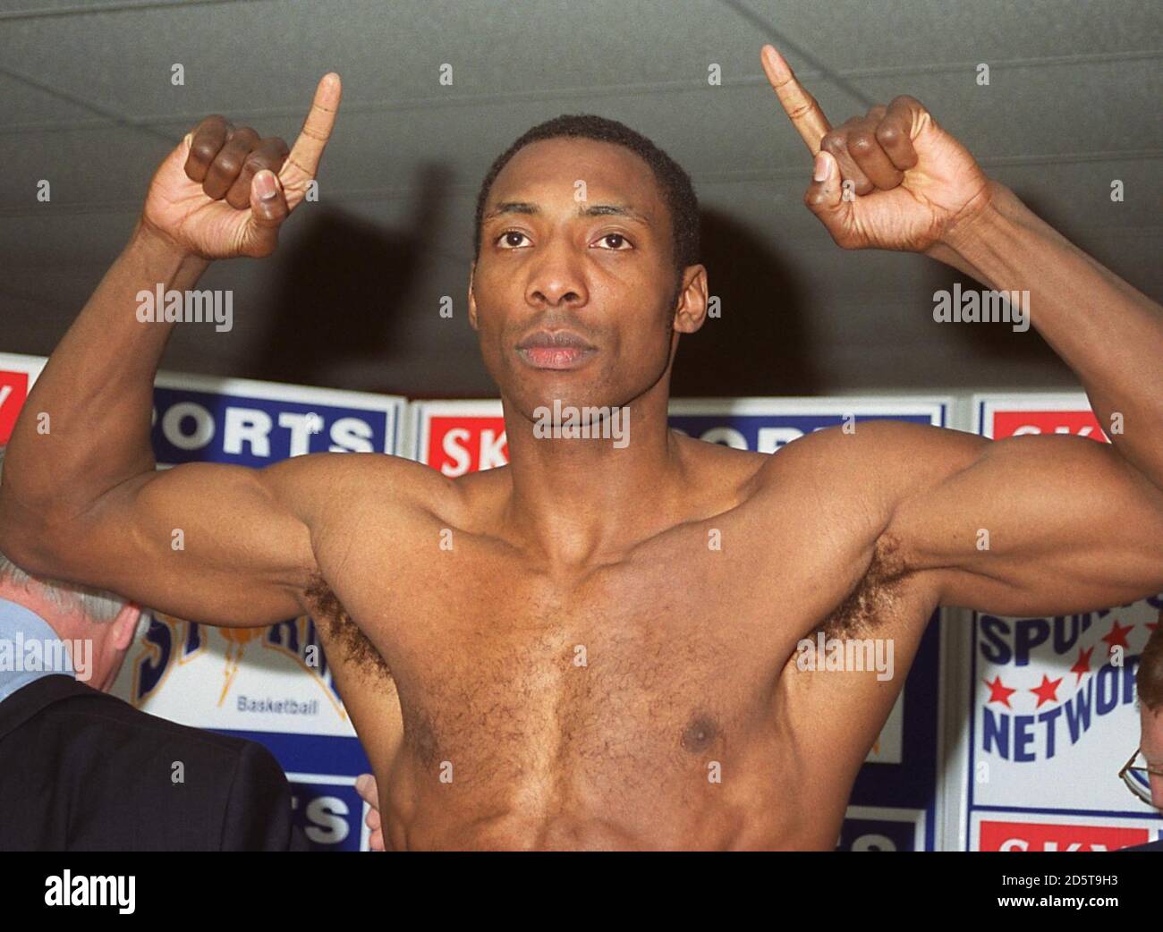 Johnny Nelson al peso per la lotta WBO Cruiserweight A Derby il Sabato Foto Stock