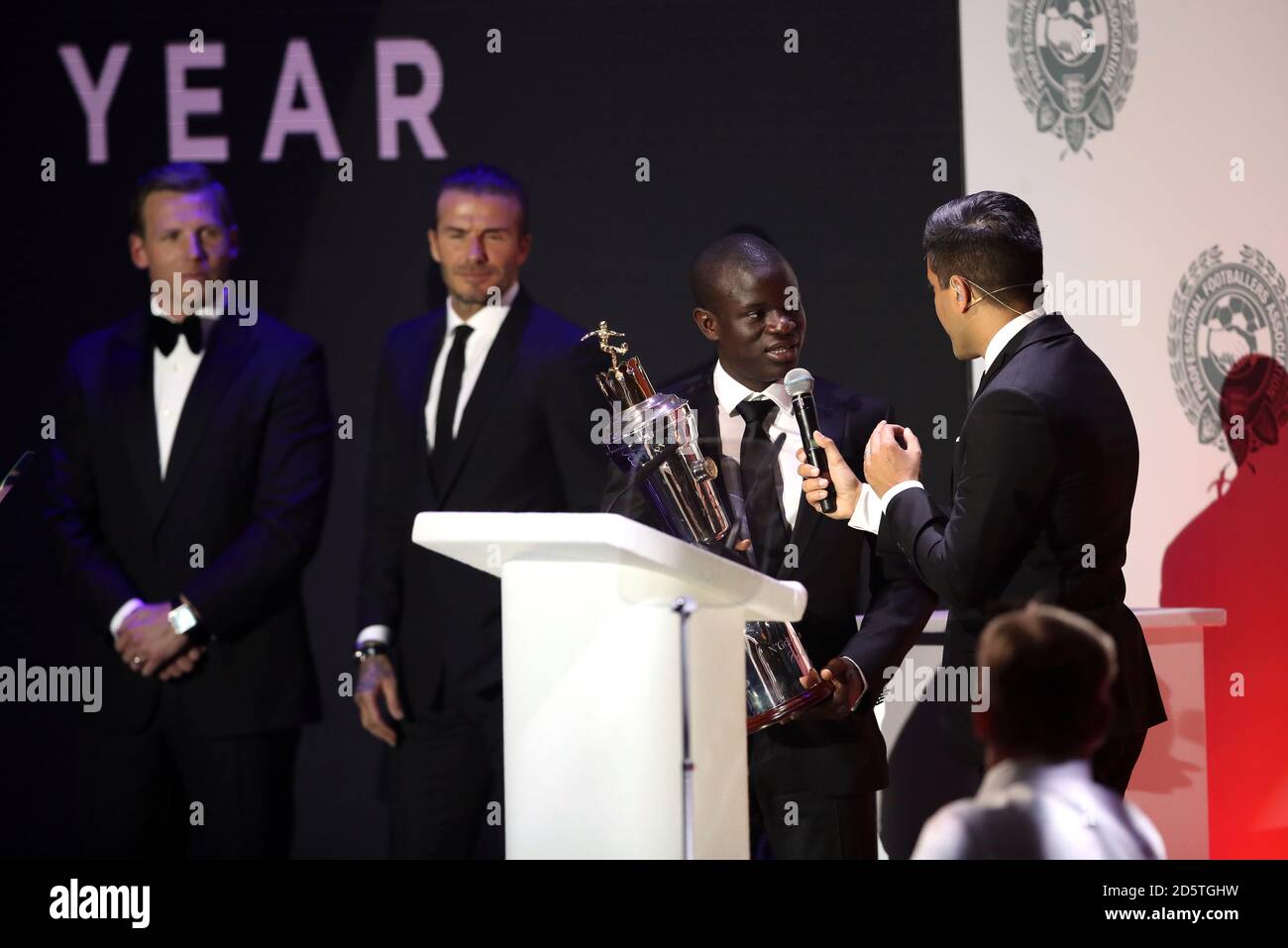 N'Golo Kante riceve il premio Men's Players' Player of the Year Award durante i Professional Footballers' Association Awards 2017 al Grosvenor House Hotel di Londra Foto Stock