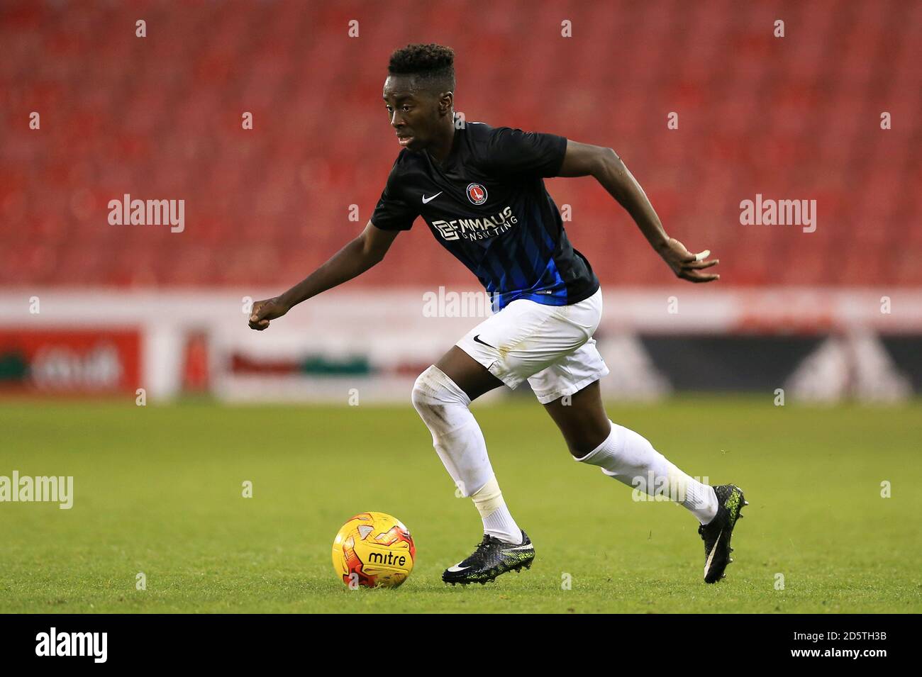 Jordan Zemura Charlton Athletic U18 Foto stock - Alamy