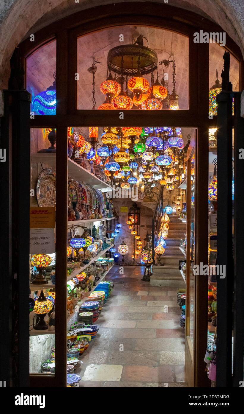 Negozio di luci ornamentali a Kotor, Montenegro Foto Stock