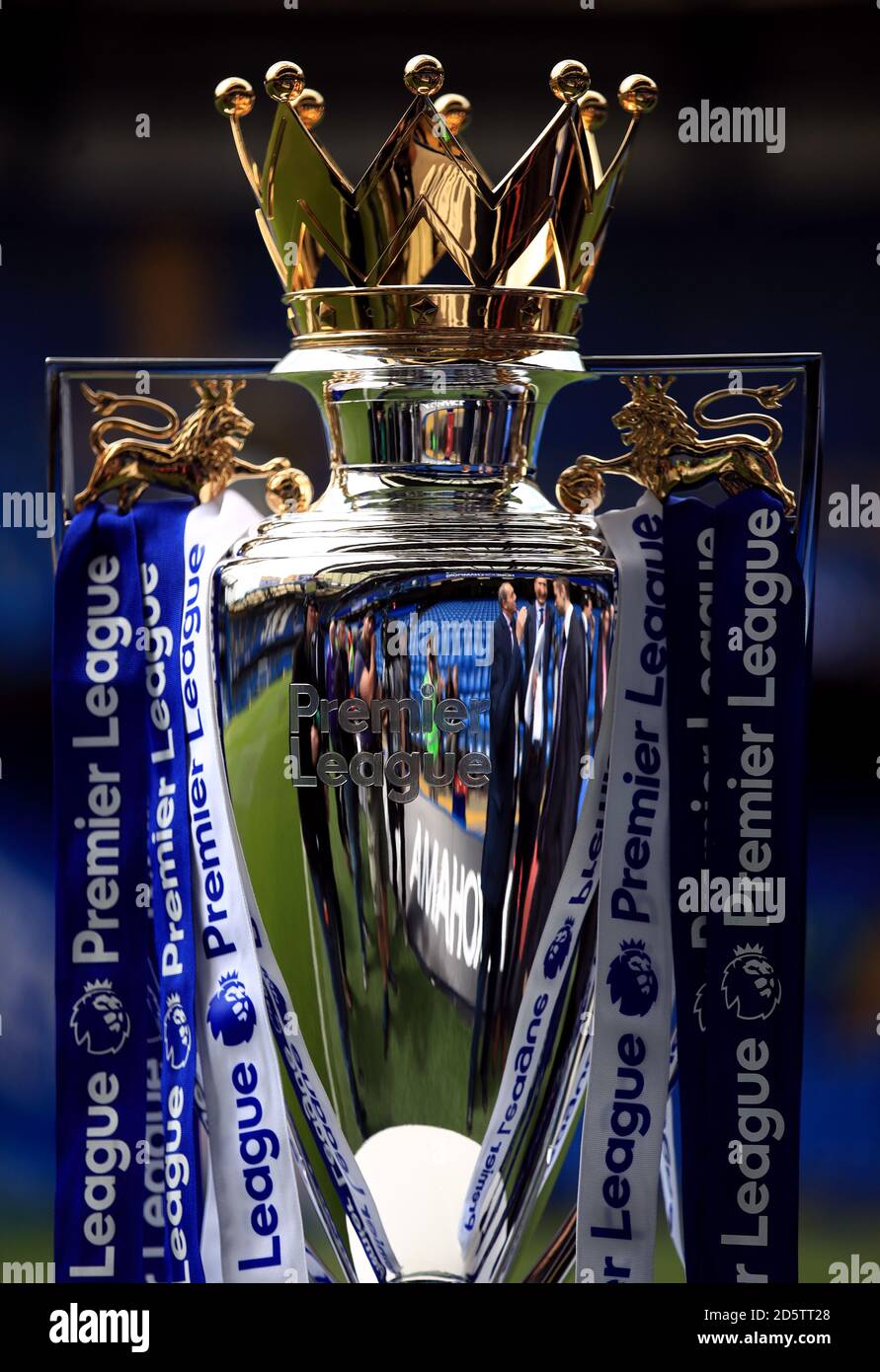 Il Trofeo Premier League in campo prima della partita Foto Stock