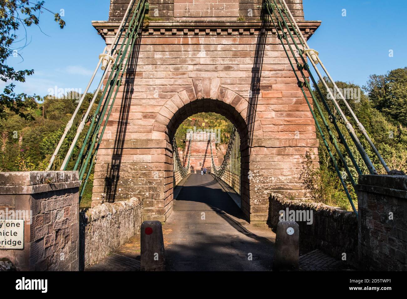 Union Bridge, un ponte di 200 anni fa, attraversa il fiume Tweed e attraversa i confini dell'Inghilterra e della Scozia. Foto Stock