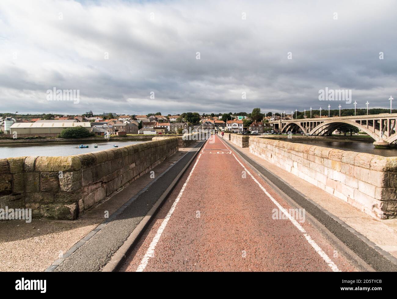 Ponte che attraversa il fiume Tweed a Berwick Upon Tweed Foto Stock