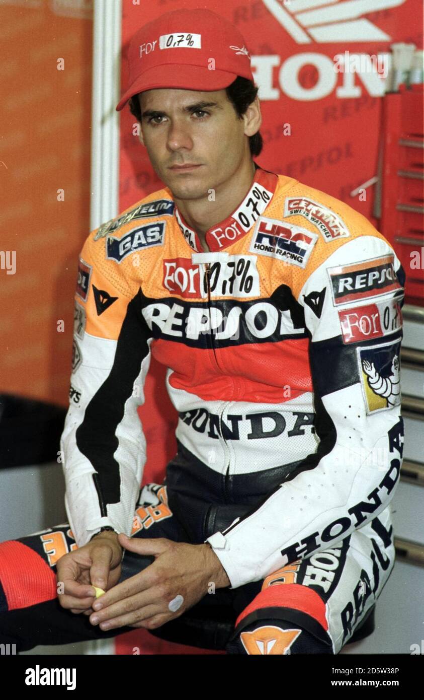 Il leader del Campionato della 500cc Alex Criville durante le prove al Donington Park Foto Stock