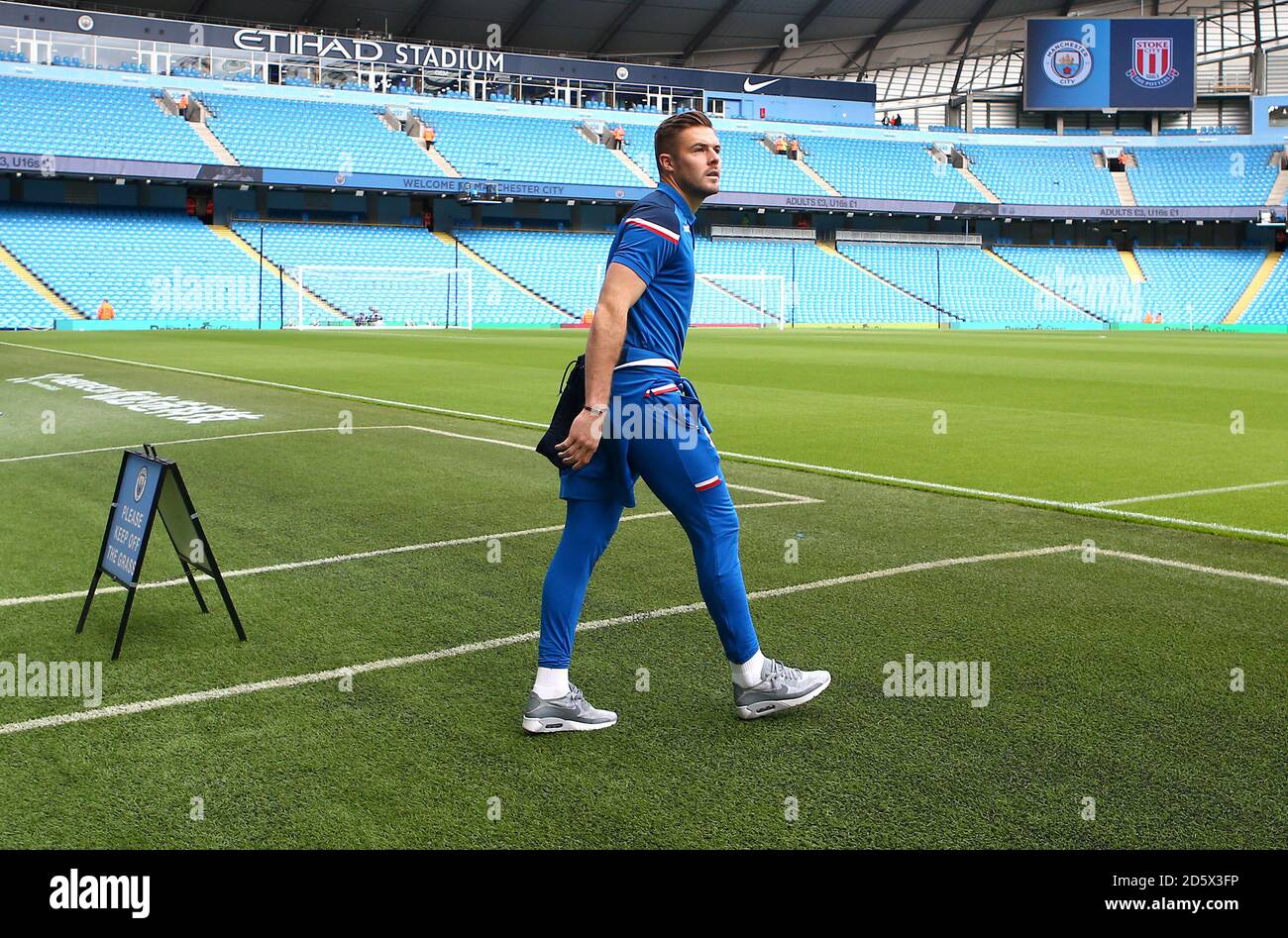 Stoke City's Jack Butland sul campo prima del corrispondenza Foto Stock