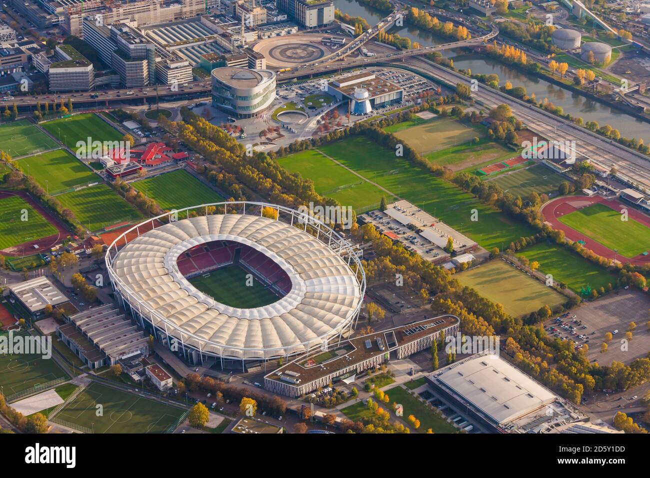 Germania Baden-Wuerttemberg, Stoccarda, vista aerea del Neckarpark di Mercedes-Benz Arena Foto Stock