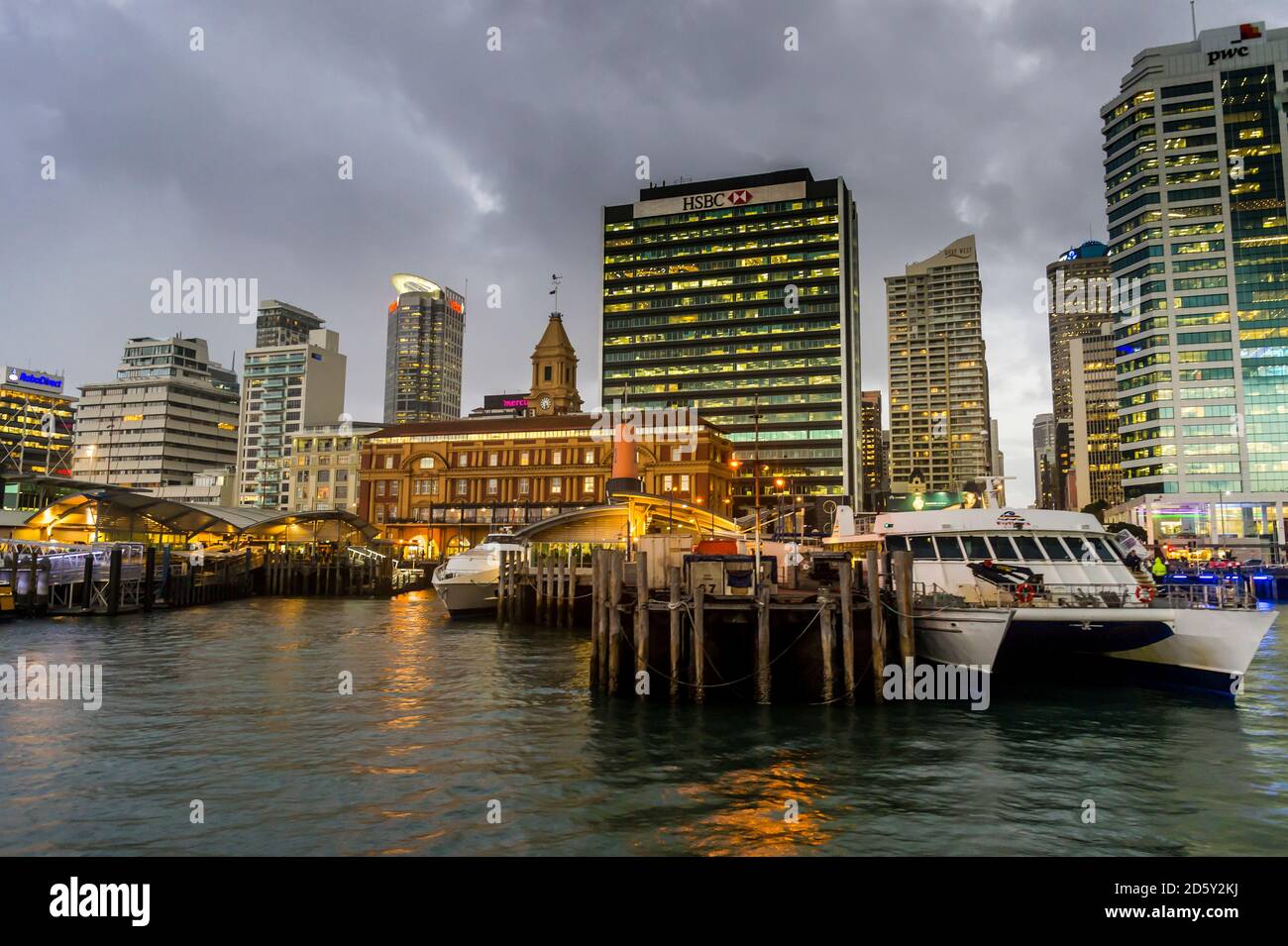 New Zealand, Auckland, edificio HSBC nella luce della sera Foto Stock