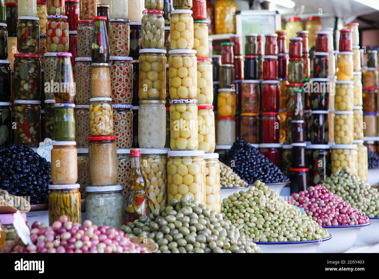 Marocco, Marrakech, verdure sottaceto sul souk Foto Stock