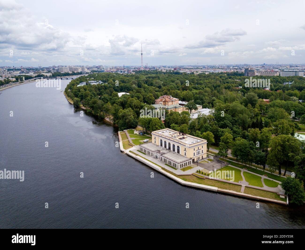 Vista aerea dell'Isola di Elagin, del fiume Big Nevka, San Pietroburgo, Russia Foto Stock